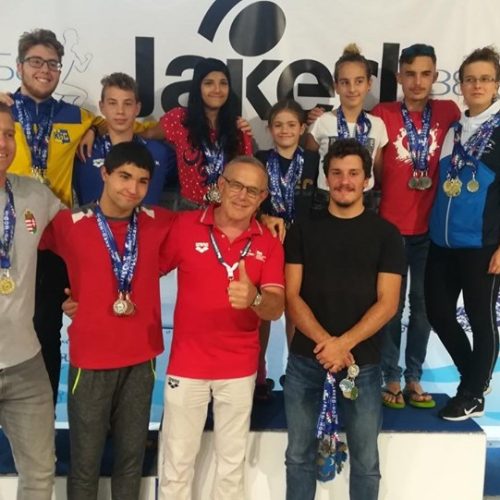 Rövidpályás úszó OB