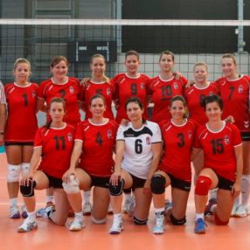 Balról jobbra, felső sor: Popovics József, Grassy Andrea, Sümeghy Andrea, Grassy Mária, Mattyasovszky Lucia, Androsics Katalin, Mongyi Dóra, Zsiborács Barbara, Járfás László. Alsó sor: Rudiné Illés Adrienn, Tisza Viktória, Béndekné Kaba Erika, Kárpátiné Kassai Kornélia, Szabó Zsanett